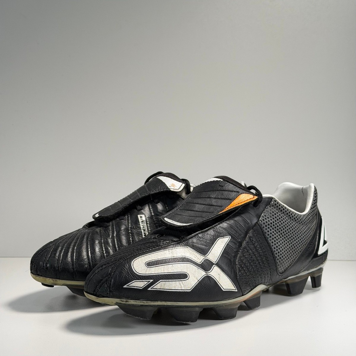 Umbro SX Valor II Ultra Soccer Boots Mens 10.5 Black/White Leather