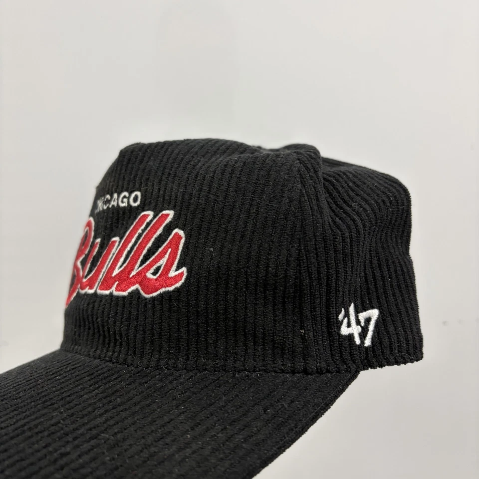 Gorra Chicago Bulls Snap Back Para Hombre Talla Única Negra NBA Baloncesto Cordón Script Foto 3 de 4