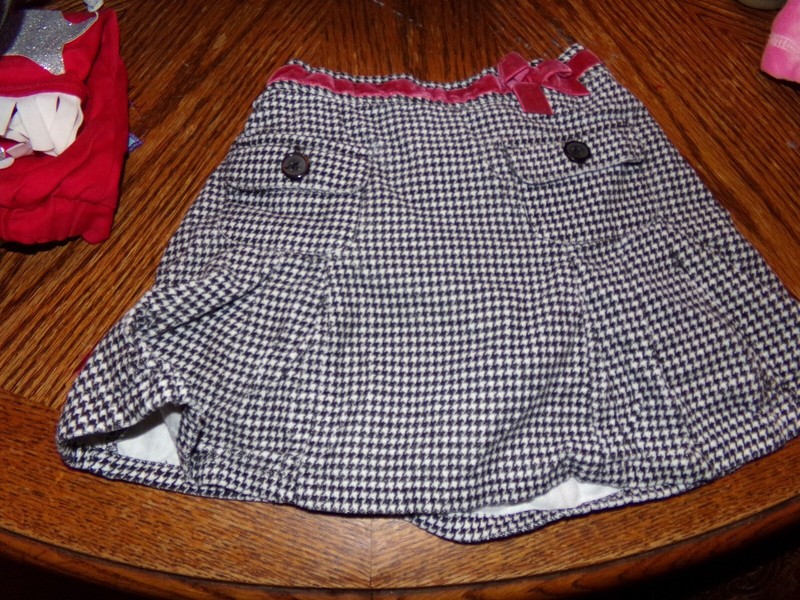 +*GIRLS GYMBOREE SKIRT 4T H  699
