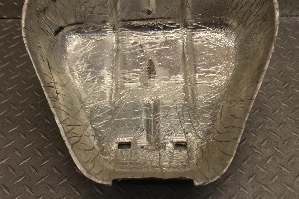 2004 SUZUKI HAYABUSA GSX1300R БЕНЗОБАК ПОД ОБТЕКАТЕЛЬ КРЫШКА КАПОТА - Изображение 4 из 4