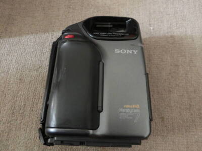 Sony CCD-SC7 Handycam Video Hi8 Camcorder w/ Charger Tested Sony CCD-SC7 Handycam Video Hi8 Camcorder w/ Charger Tested