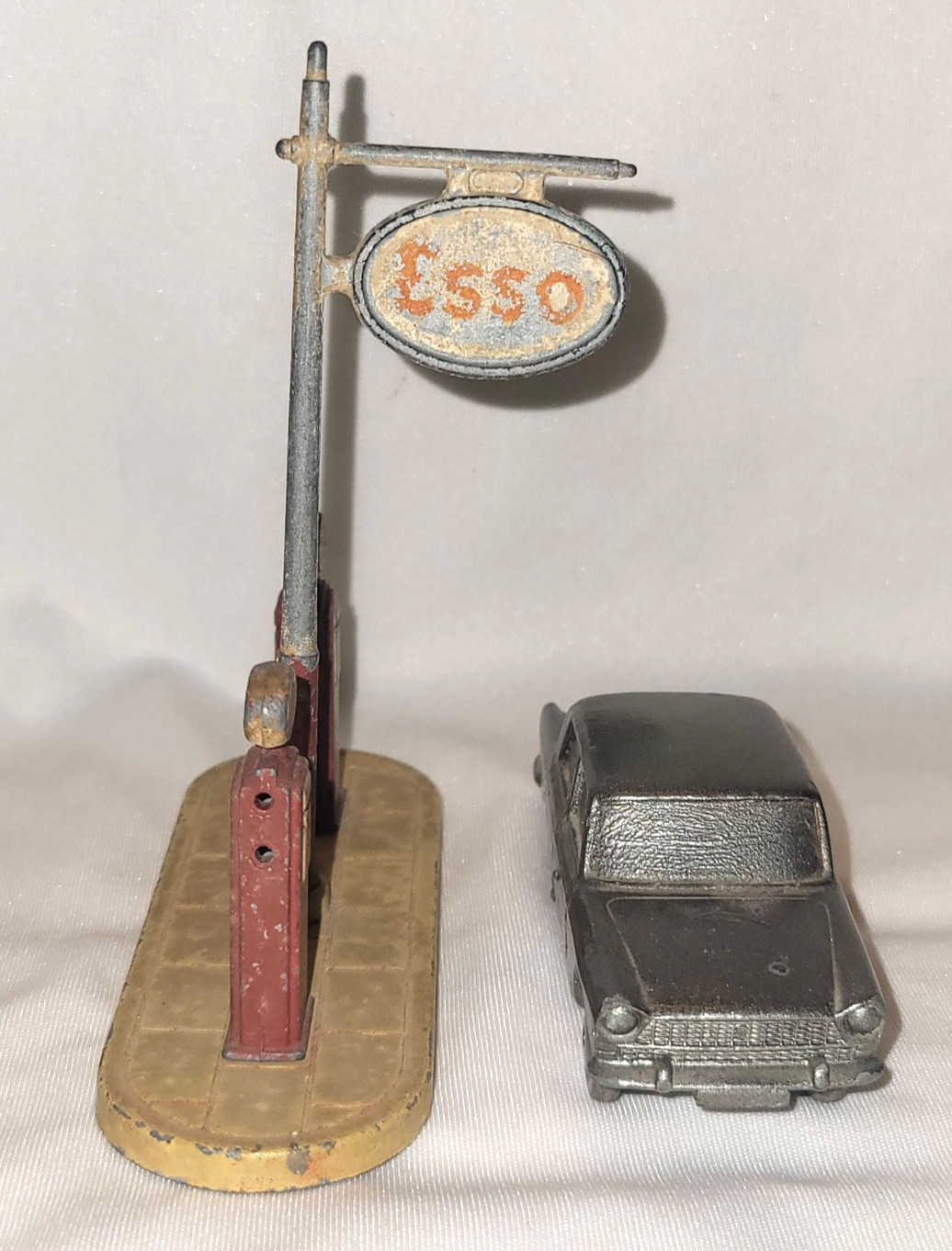 Dinky Toys Ancien Camion-citerne AEC ESSO - Angleterre - Réf 6811/65 - Occasion