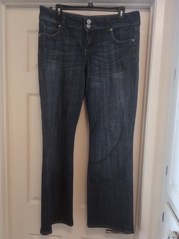 EUC Kut From The Kloth, Flared Jeans, Size 12 X 31" , Back Pockets, Stretch