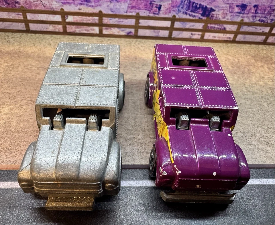 Hot Wheels Lote De 2 Dineros Divertidos - 1972 Y 1974 Vintage Redlines  Foto 2 de 4