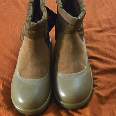 Mens Uggs Snow Boots AUTHENTIC size 11, Qr Code Inside For Authenticity