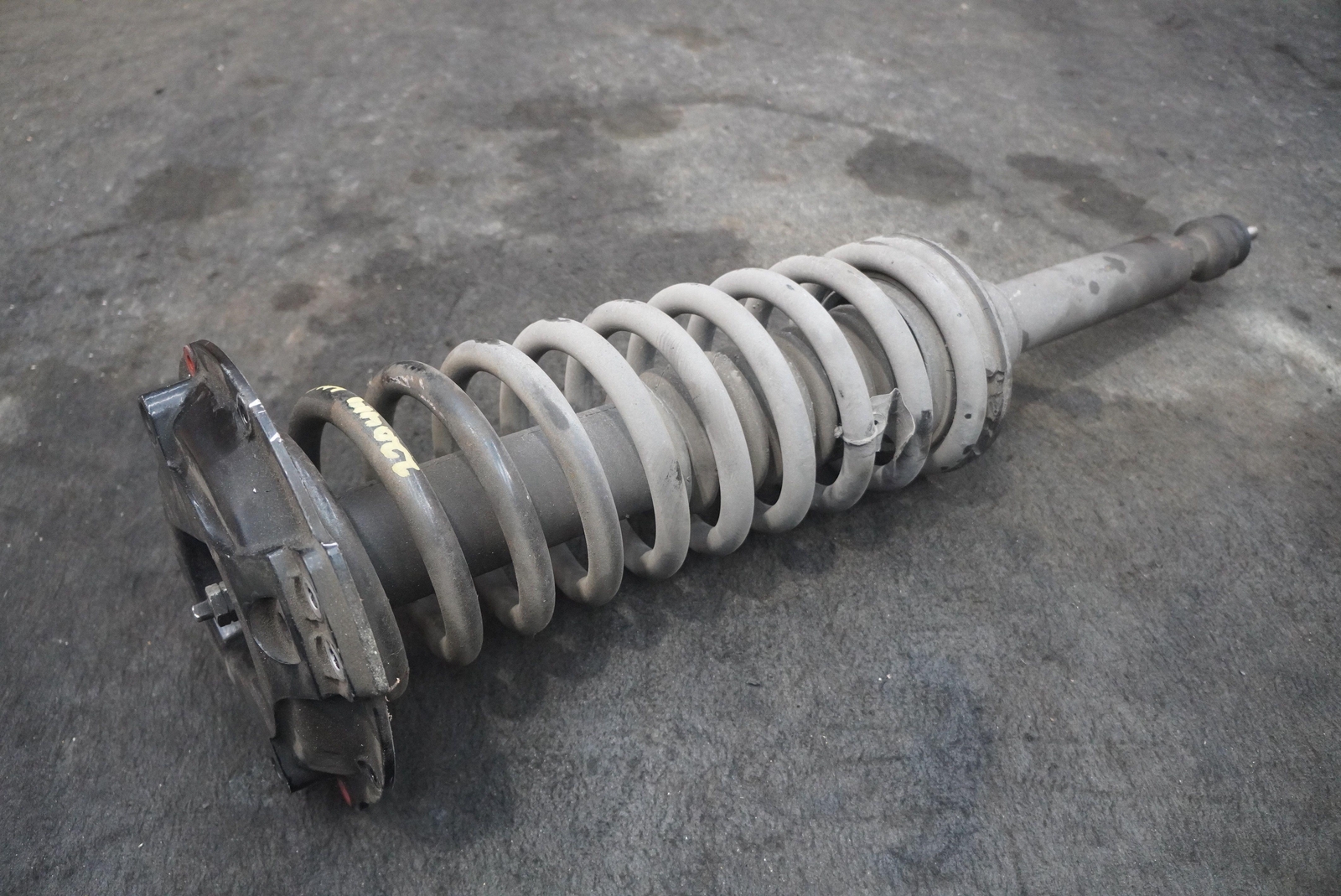 Front Left Shock Absorber Spring Coil Strut UR70375 OEM Bentley Mulsanne 1988