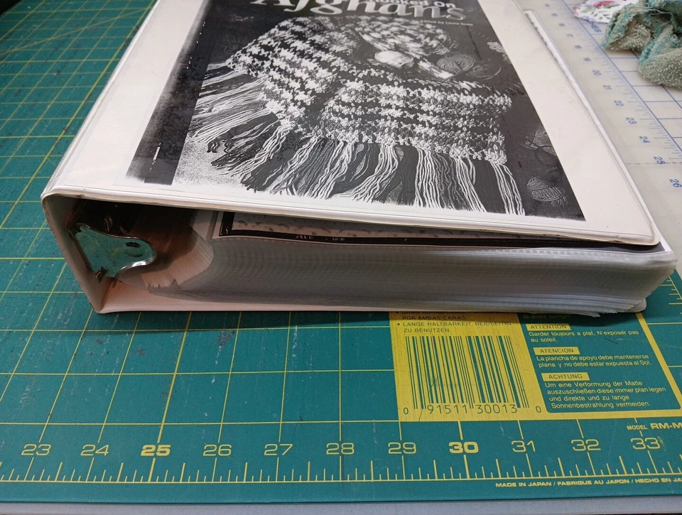 House of White Birches Hooked on Afghans 50 Afghans to Crochet 3 Ring Binder - Image 2 of 4