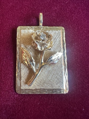 18K Solid Yellow Gold Flower Rose Diamond Pendant 6.5 Grams Beautiful!