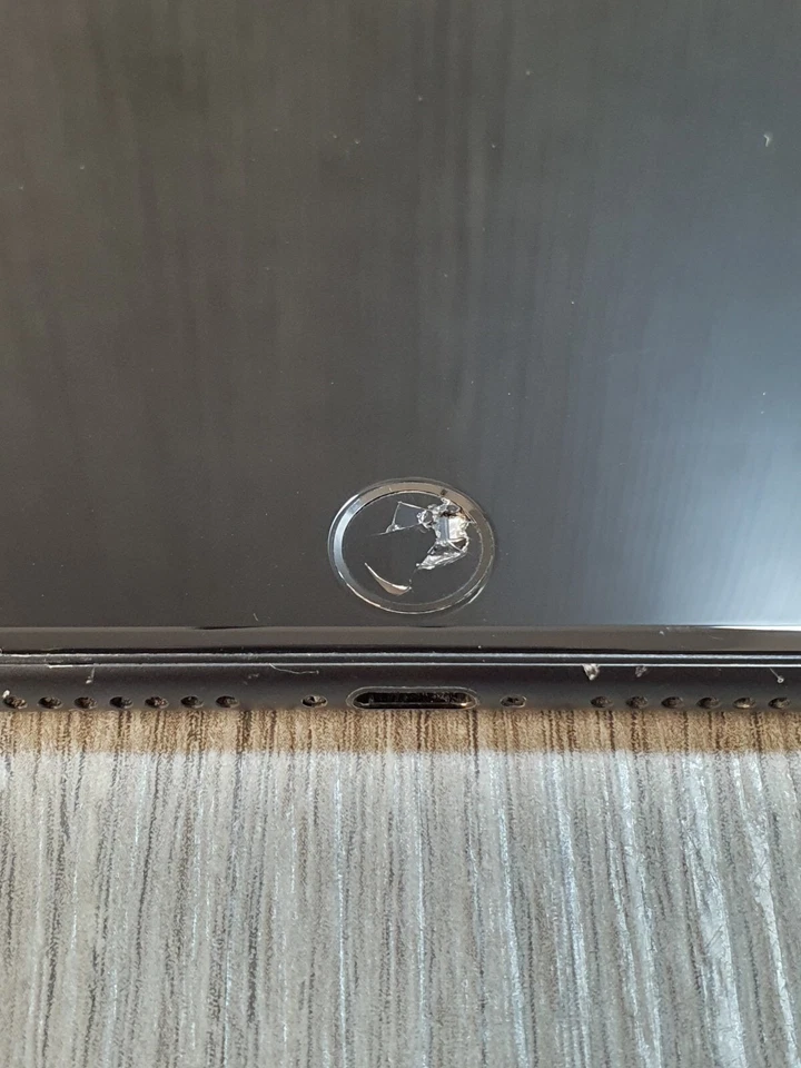 A1784 Apple iPhone 7 Plus 128GB Black (Vodafone Locked) - Grade D EC3001 - Image 3 of 4