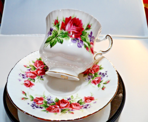 Paragon England Feinknochen China Teetasse & Untertasse Rosen & Veilchen Dekor kein Schaden - Bild 1 von 11
