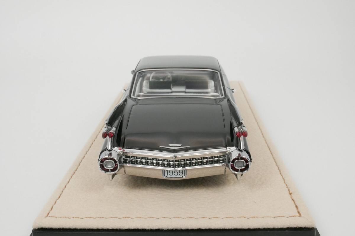 1959 Cadillac Coupe DeVille ダイキャスト Pink Slips - 1959 Cadillac Coupe Deville 1:24 Scale Diecast
