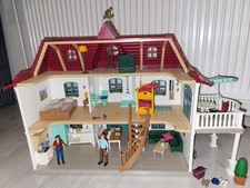 Schleich 42416 Horse Club Großer Pferdehof mit Wohnhaus und Stall