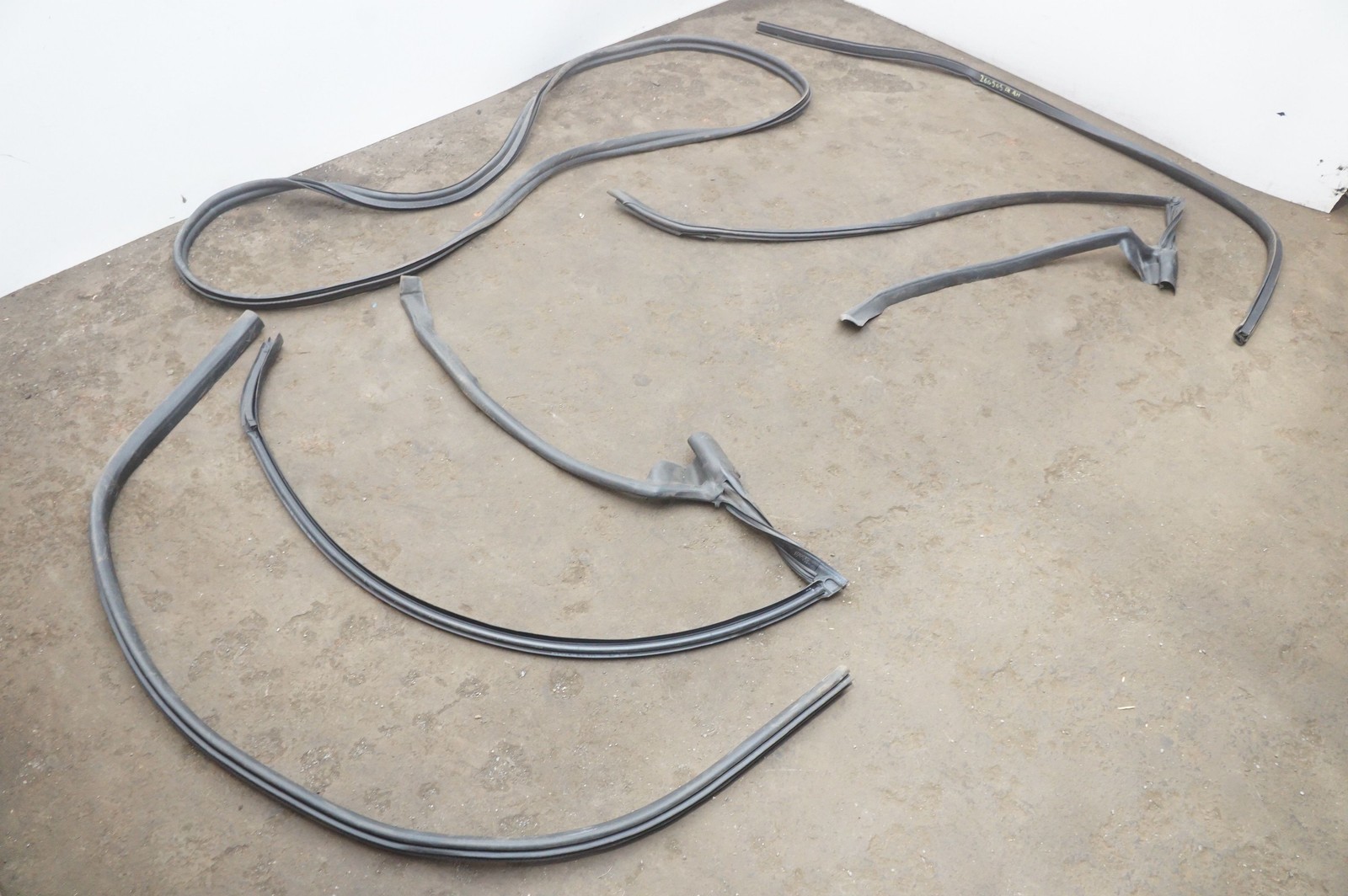 Aston Martin Vantage 2020 Front Right Seals Set