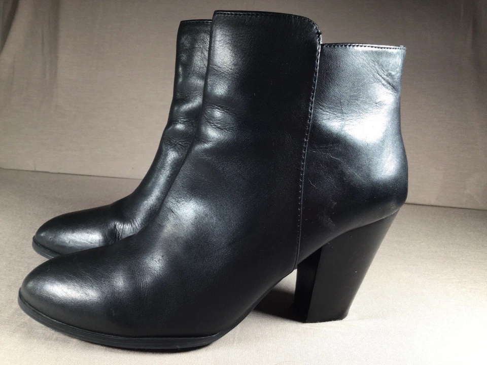 Botín de cuero negro para mujer Adrienne Vittadini talla 7,5 cremallera Foto 2 de 4