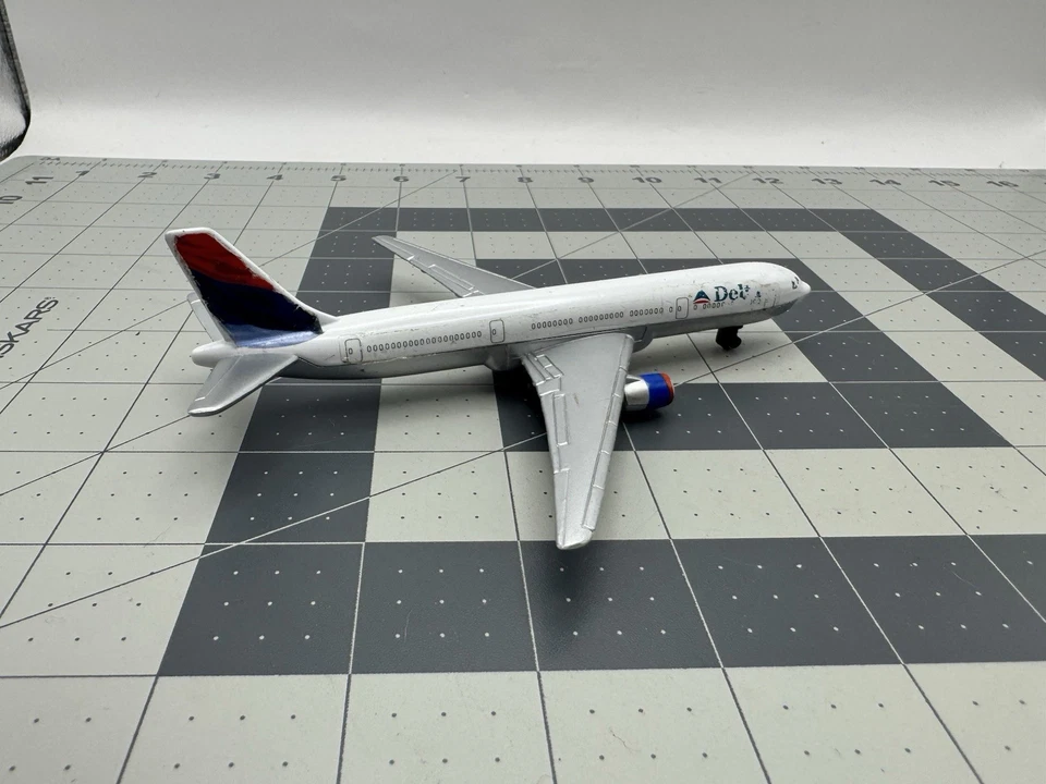 Delta Airlines Diecast Airplane 5.5" Diecast Model Plane Realtoy 1:400 Foto 3 de 4