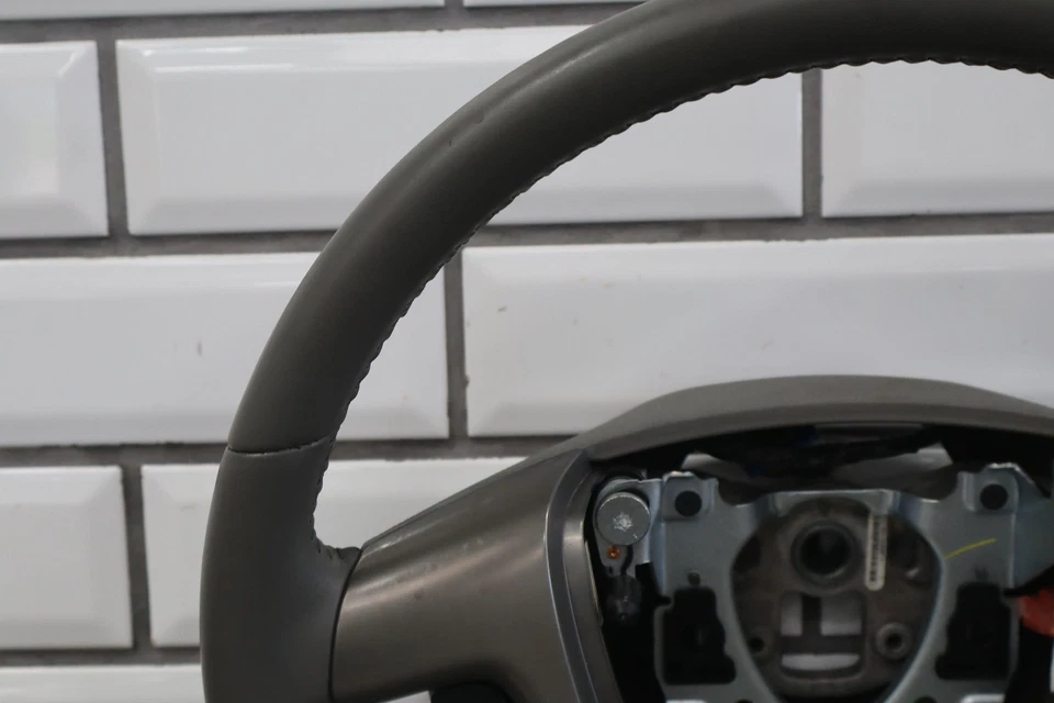 09-13 Chevy Avalanche Tahoe Suburban Titanio Cuero Volante OEM Foto 4 de 4