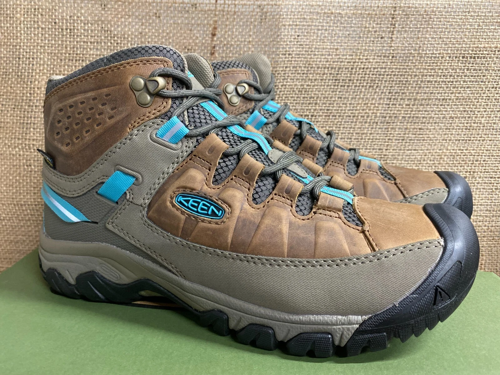 NIB Keen 1026333 Women's Targhee lll Mid Toasted Coconut/Porcelain Casual Boot