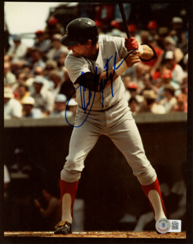 CARL YASTRZEMSKI SIGNED AUTOGRAPHED 8x10 PHOTO BOSTON RED SOX LEGEND BECKETT BAS - Picture 1 of 2