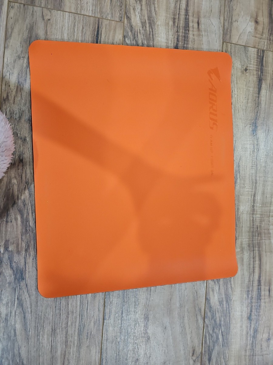 Gigabyte AMP500 Gaming Mouse Pad Hybrid Silicon Base Spill