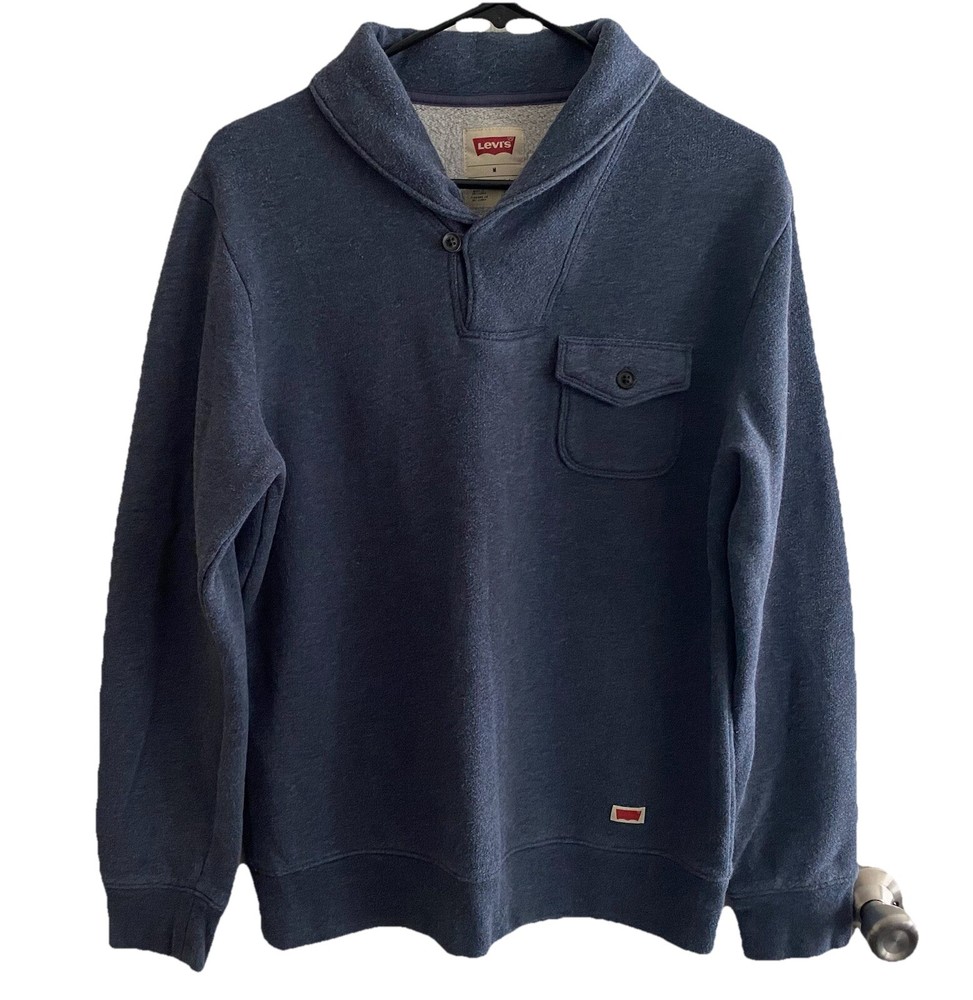 Levi's Classic Crewneck Sweatshirt in Medium - Comfort & Style  