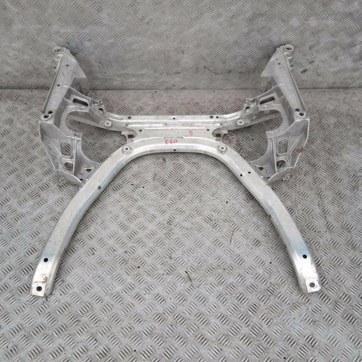 BMW 5 6 SERIES E60 E61 E63 SUBFRAME FRONT AXLE SUPPORT CARRIER 