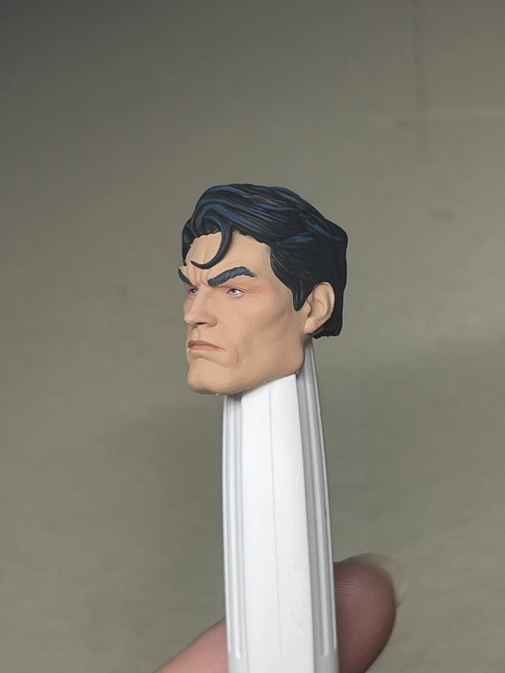 Figura de acción Mcfarlane tallada cabeza de Bruce Wayne de anime pintada 1/12 Foto 4 de 4