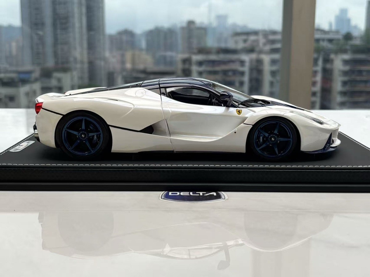 1/18 BBR Ferrari Laferrari In Bianco Bird Cage With Blue Carbon