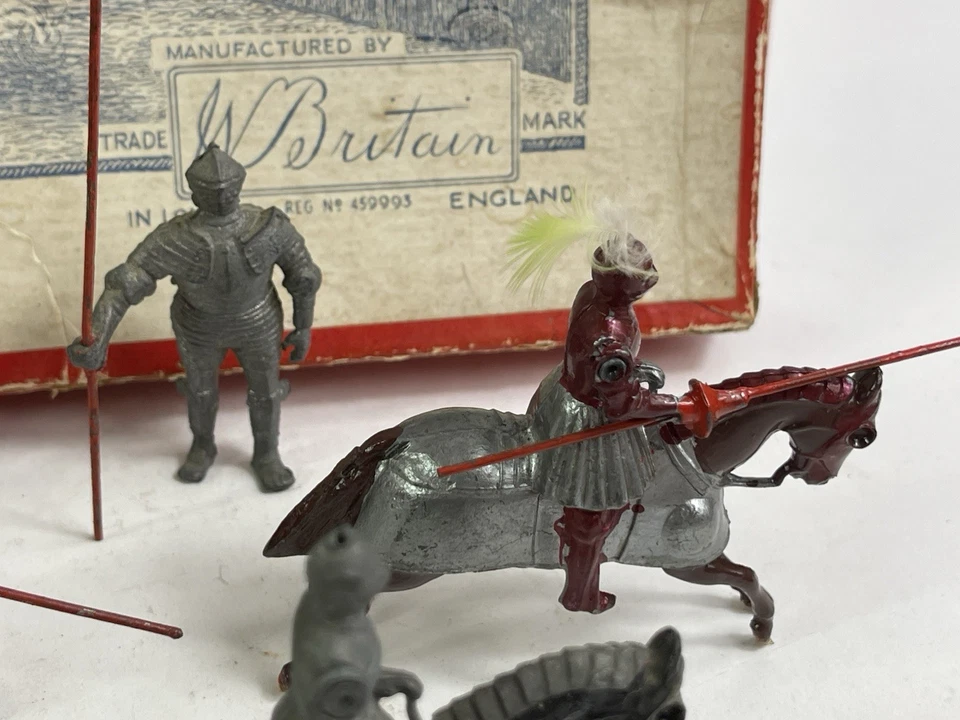 W. Britains Historical Series 16TH CENTURY KNIGHTS IN ARMOUR No. 1307 - Image 4 of 4