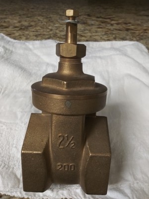 2 1/2 full port gate valve 200WOG (Matco tag on top)