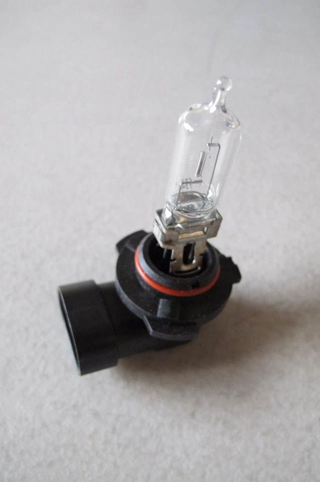 Bombilla de faro Sylvania (9005) Foto 3 de 4
