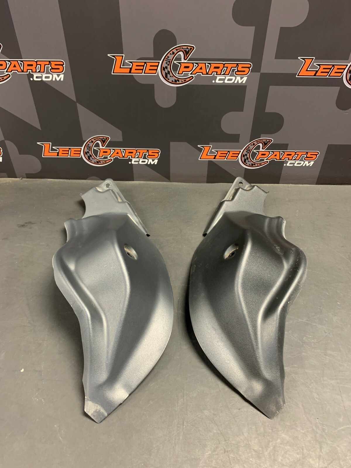 2004 DODGE VIPER CONVERTIBLE OEM DRIVER PASSENGER TAIL LIGHT COVER