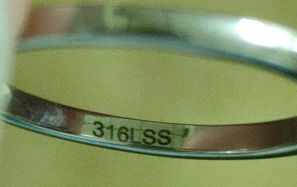 Anillo de tanzanita de acero inoxidable con 3 piedras preciosas naturales. Foto 4 de 4