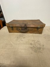 Très vieille valise en cuir