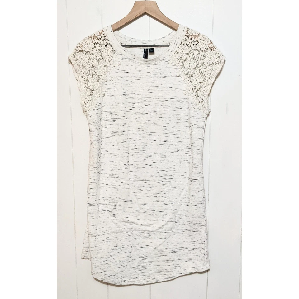 Vestido feminino Cynthia Rowley tamanho P branco cinza crochê boné manga curta - Imagem 4 de 4
