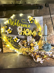 Round wooden 18 inch bumblebee door hanger. Has bumblebee lights! Super cute!