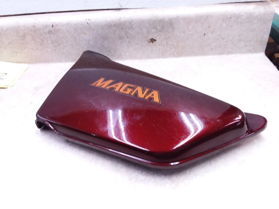 Cubierta lateral izquierda vintage #32 ANX-B238 HONDA MAGNA 700 VF700 VF750 1982-1984 Foto 3 de 4