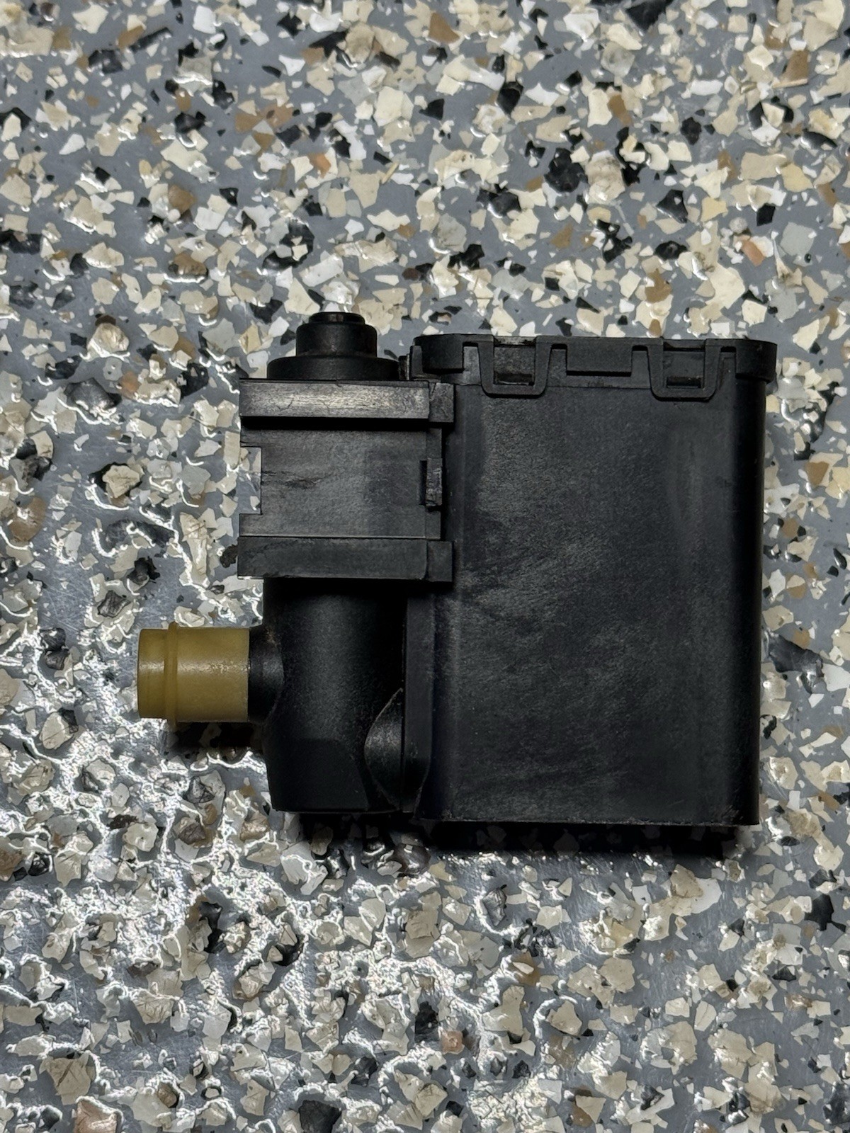 CADILLAC XLR 04-09 / CORVETTE C6 FUEL CHARCOAL CANISTER EVAP EVAPORATOR SOLENOID