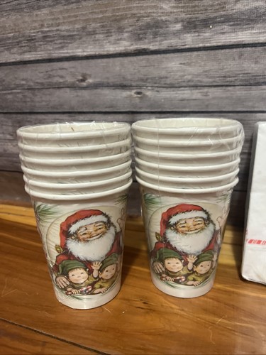 VTG Santa Claus Christmas Paper Cups Hallmark NOS 9 Oz (24) & Napkins - Picture 2 of 5