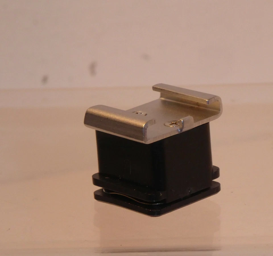 QUALITY FLASH SYNC LEAD ADAPTER SHOE IN FULL WORKING ORDER - Image 2 of 3