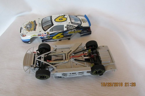 Mark Martin #6 "Salute Fantasy Car" 2005 Ford Taurus 1:24 Diecast (#0929) - Picture 5 of 12
