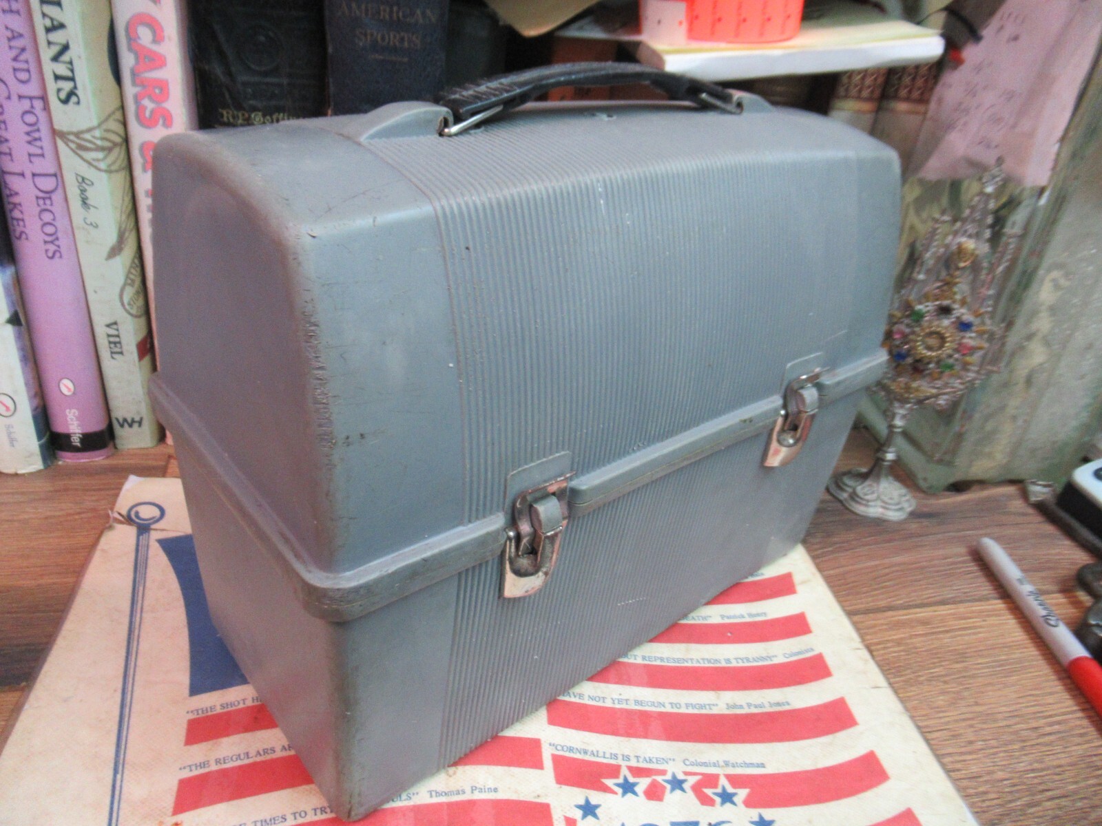 Fiambrera Termo Vintage THERMOS BRAND Plástico GRIS Cúpula Superior COLE MENOR SCHOOL