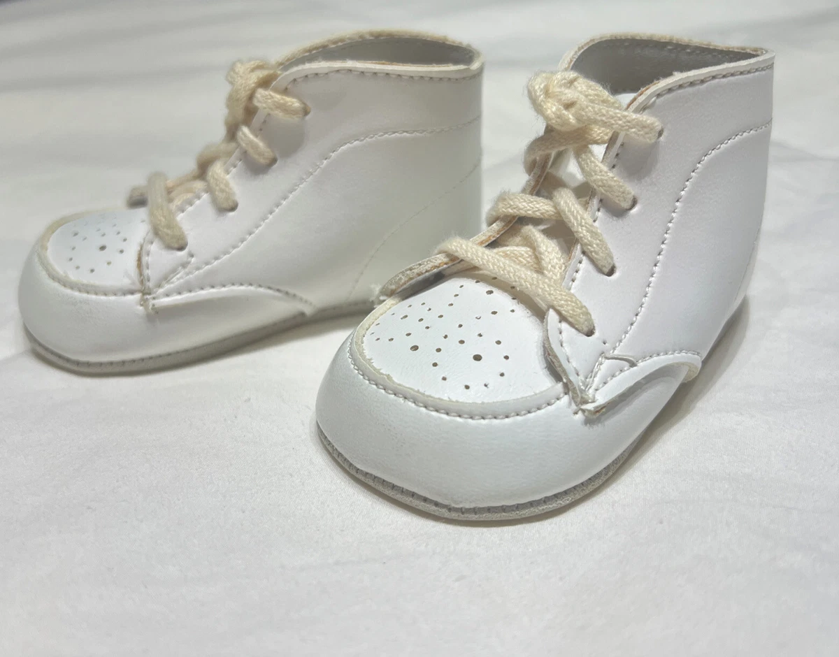 BEAUTIFUL Vintage 1950 s White Leather Baby Shoes Newborn GREAT CONDITION