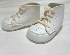 BEAUTIFUL Vintage 1950  s White Leather Baby Shoes Newborn GREAT CONDITION