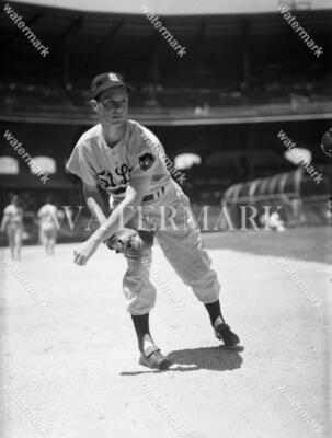 BQ781 Robert Max Bob Cain St Louis Browns Baseball 8x10 11x14 16x20 Photo