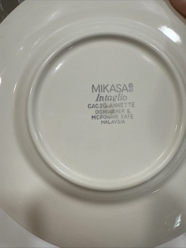 Cuatro platos de pan Mikasa Annette - platillos sin usar muy buen estado Foto 3 de 4