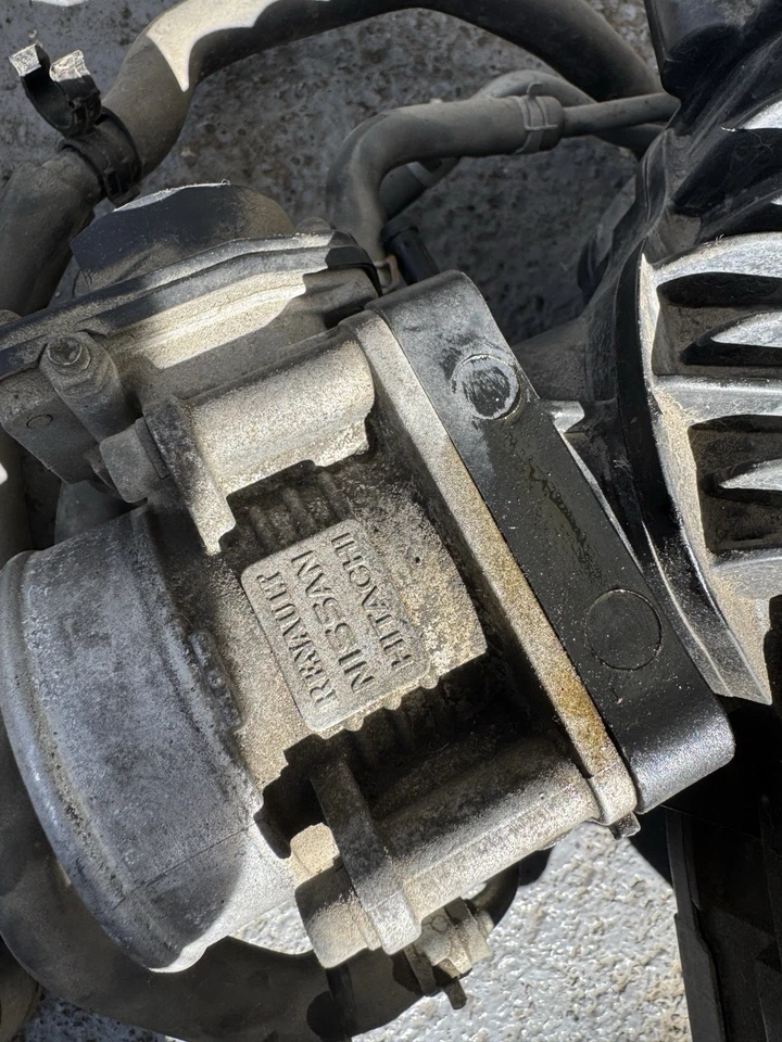 Colector de admisión VHR superior Infiniti G37s 2010 sedán Foto 2 de 3