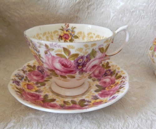 VINTAGE ROYAL ALBERT Bone China Teacup w Dessert Plate- SERENA 839329 - Picture 3 of 5