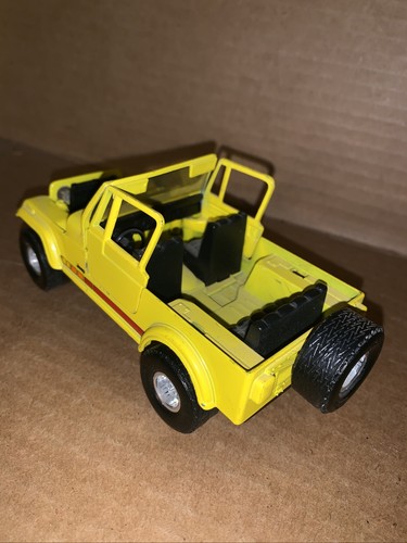 ERTL Die - Cast Metal Yellow Jeep (Lot#1084A) - Picture 7 of 9