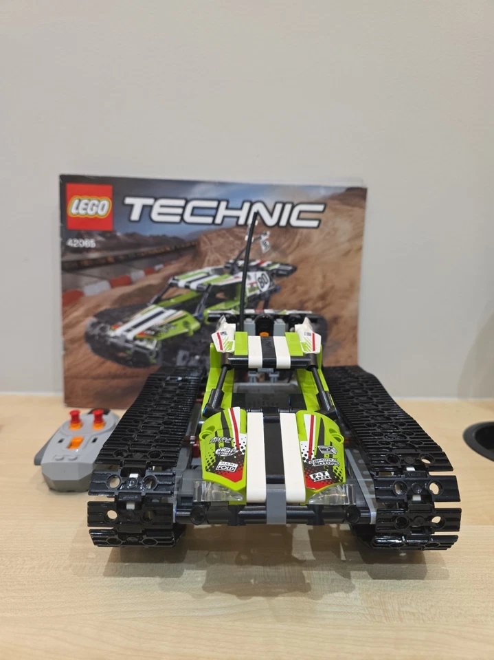 LEGO Technic 42065 RC Tracked Racer, photo 2 of 5