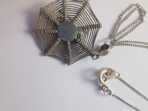 Vintage Sterling Silver Spider Web Pendant Necklace R30L - Picture 3 of 3